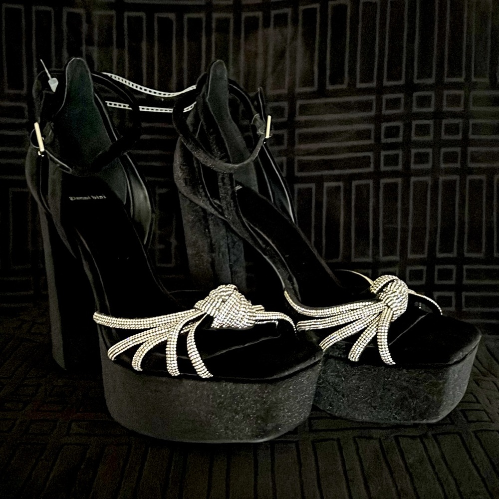 Gianni Bini Black and Silver Platform Sandals
